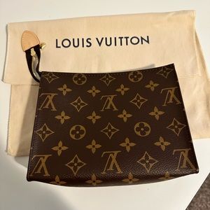 LV toiletry pouch 19